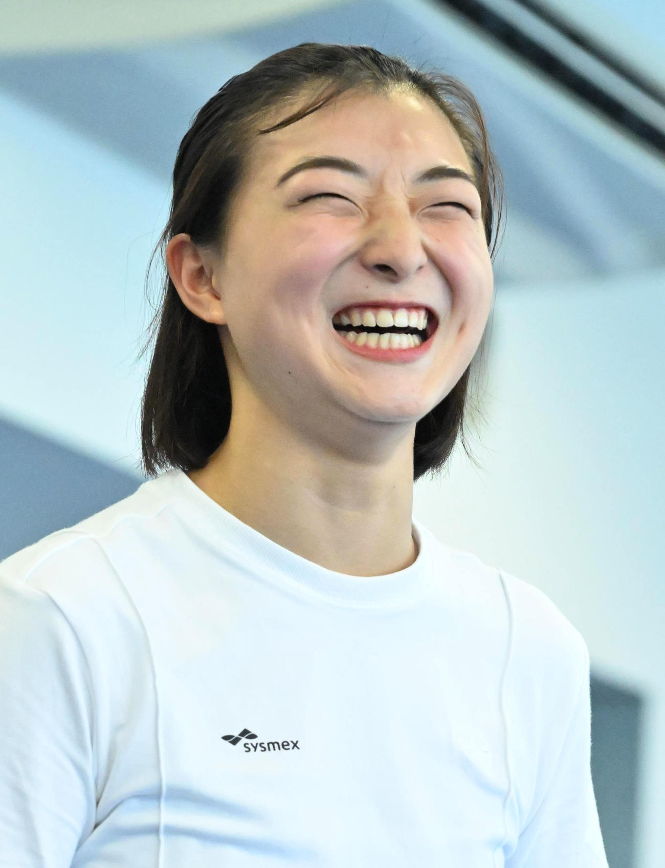トレーニングの合間に笑顔を見せる坂本花織（撮影・石井愛子）