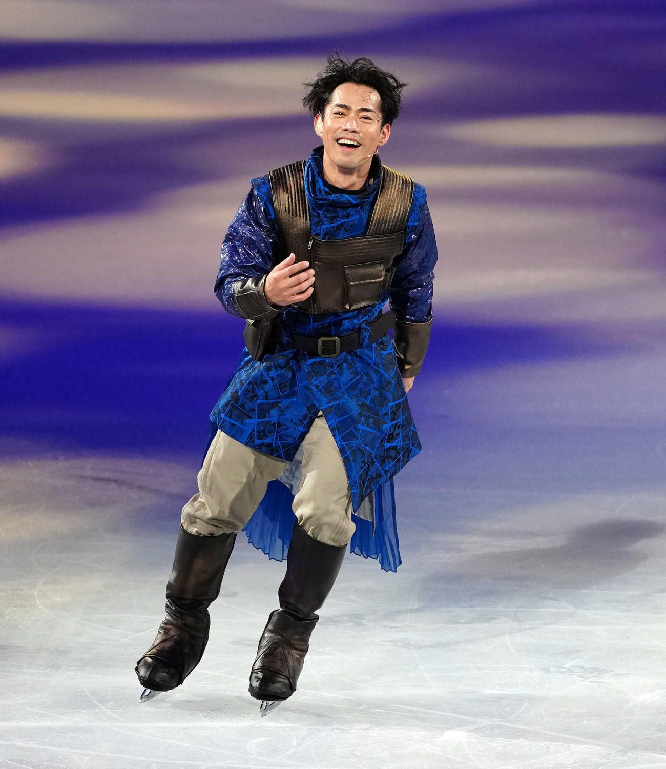 観客に笑顔を振りまく高橋大輔氏（撮影・たえ見朱実）