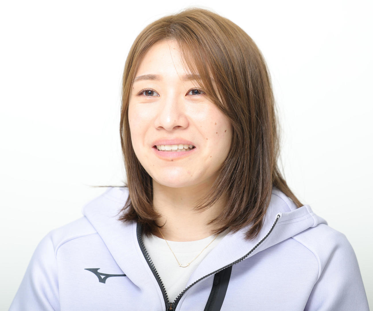 インタビューに応じる石川真佑
