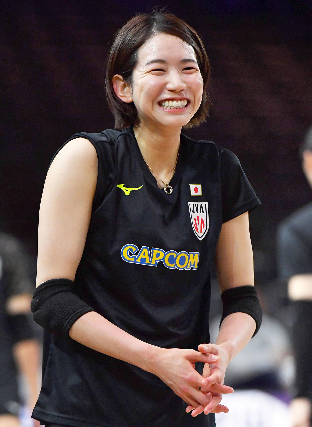 練習中に笑顔を見せる古賀（撮影・岩下翔太）