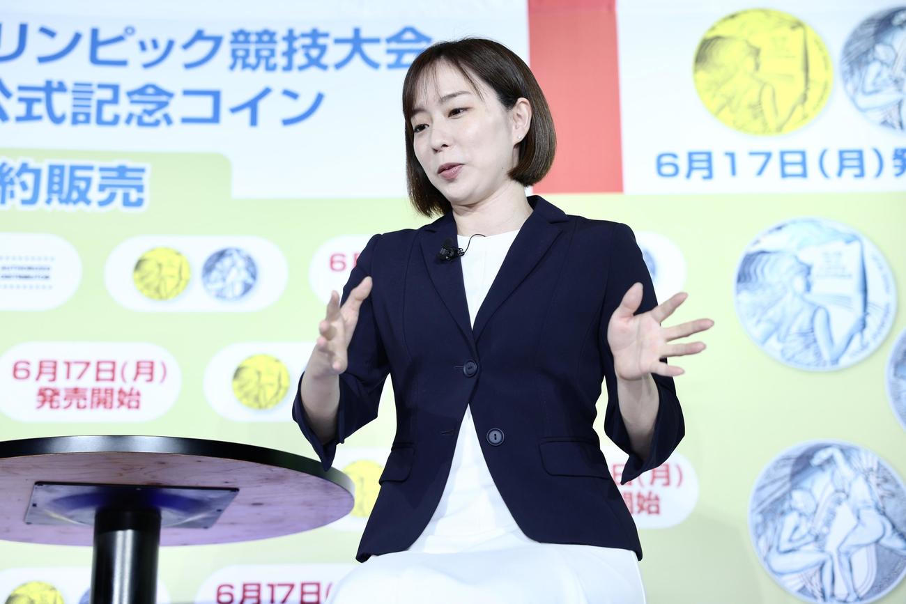 五輪・パラ競技大会パリ2024公式記念コイン（最終予約販売）記者発表会に臨む石川佳純さん（撮影・河田真司）