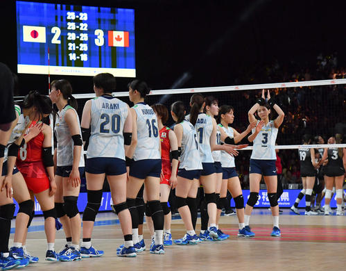 日本対カナダ　カナダに敗れたバレー女子日本代表（撮影・岩下翔太）