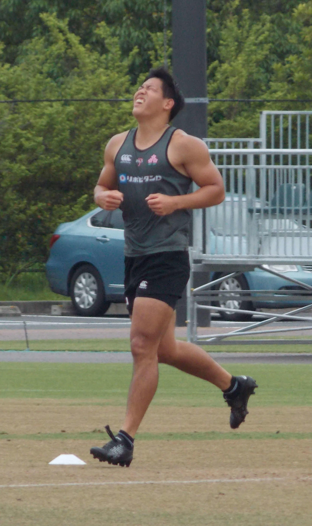 7人制ラグビー男子日本代表候補の浦安合宿で汗を流す丸尾崇真（撮影・松本航）