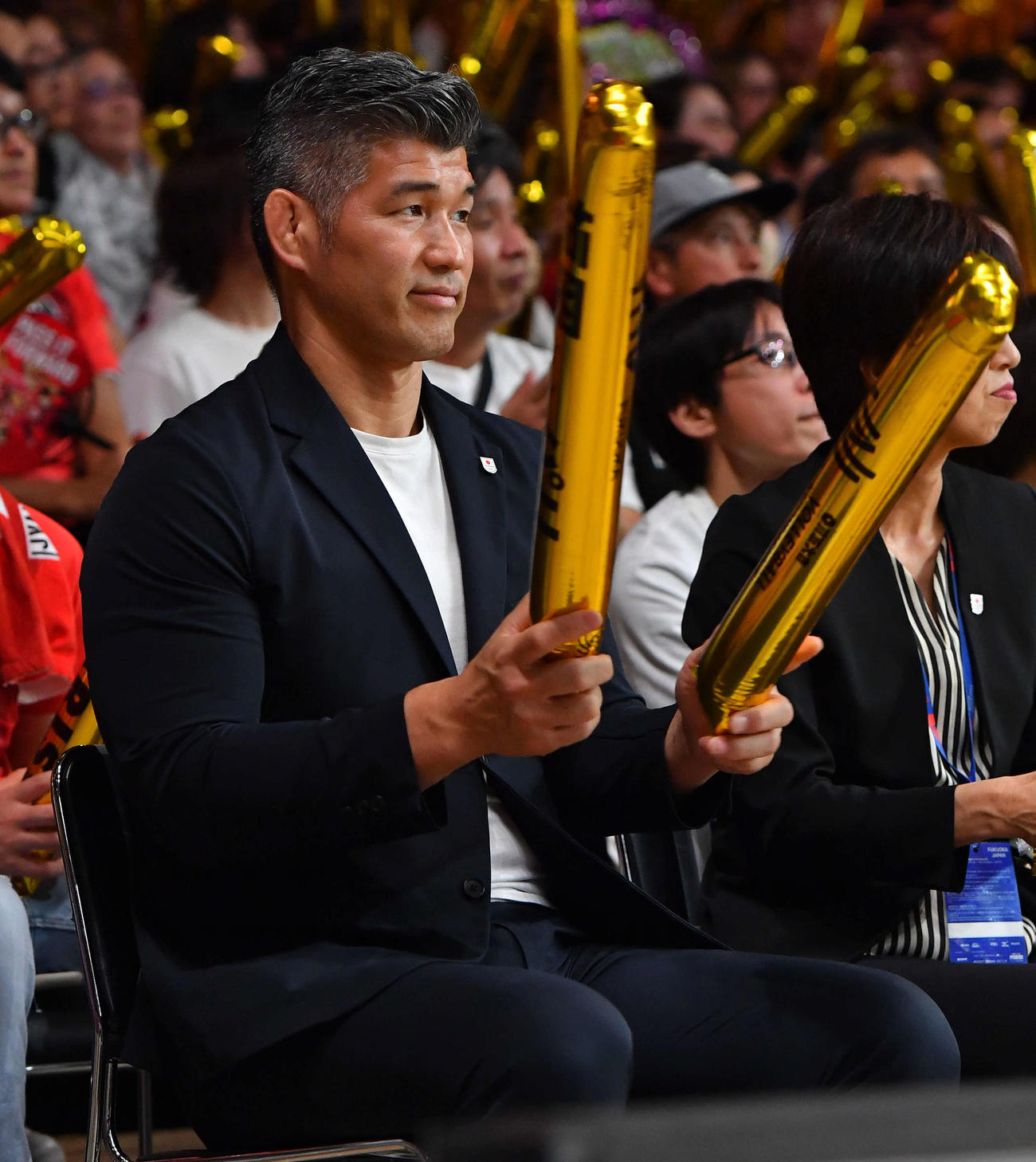 女子バレー日本対カナダの試合を観戦する柔道日本男子前監督の井上康生氏（撮影・岩下翔太）