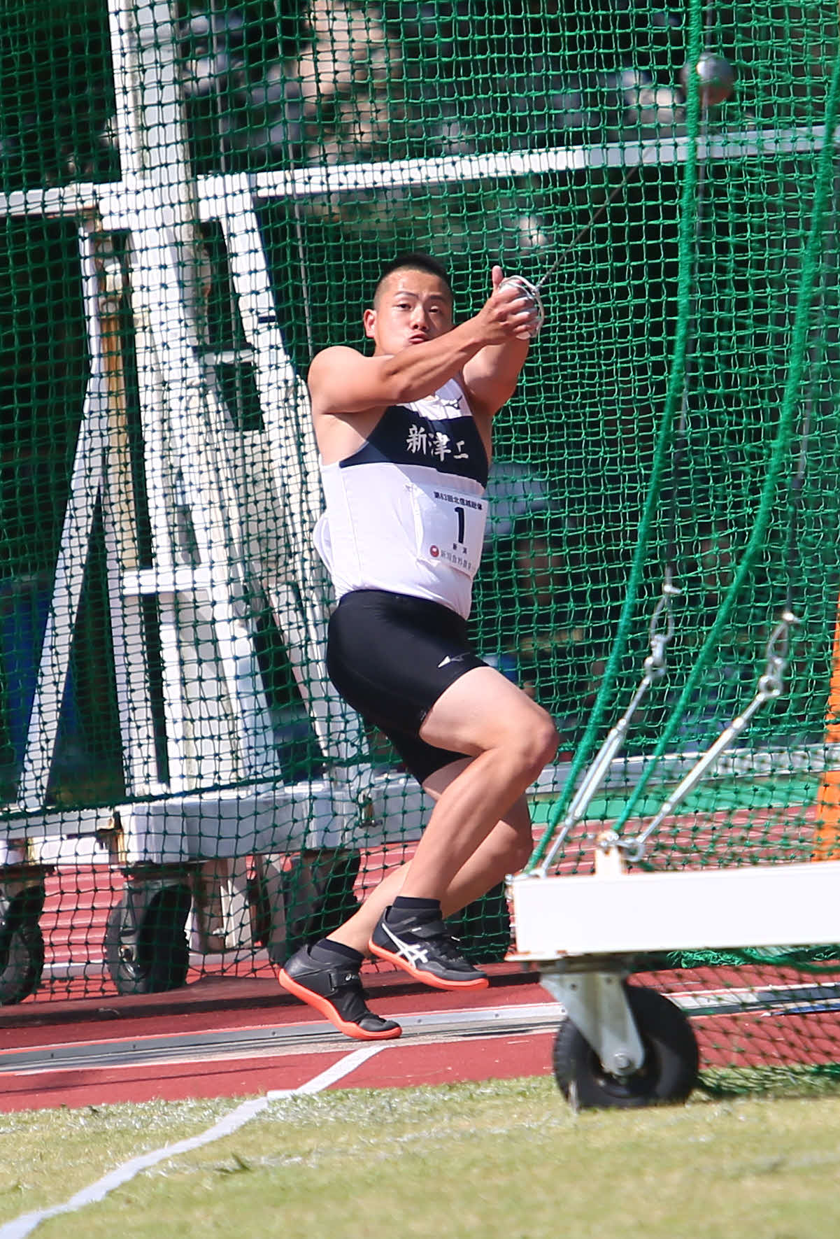 男子ハンマー投げで2位に入った基村