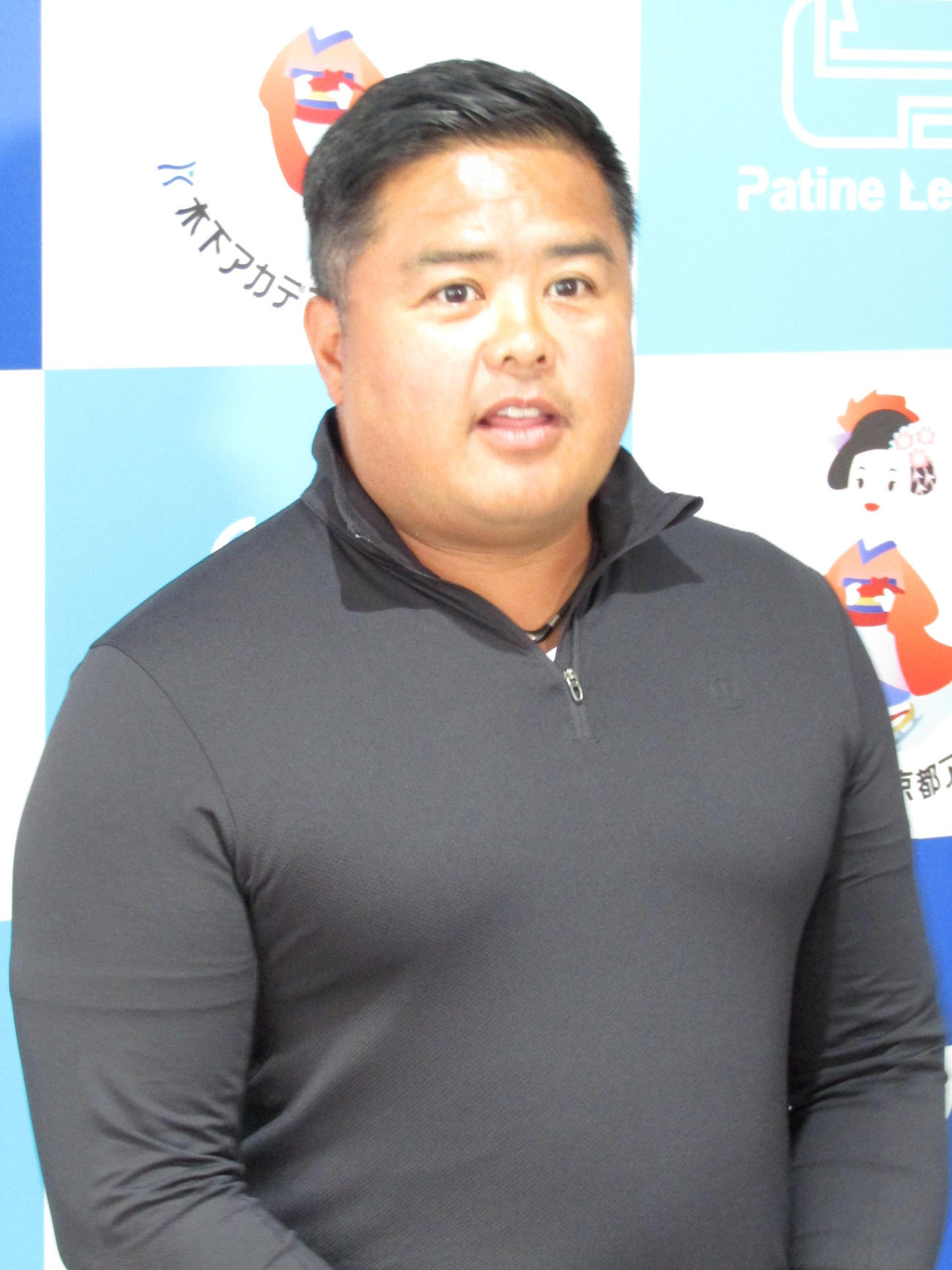島田麻央らにハーネス練習を指導したジェフ・ディオニシオ氏