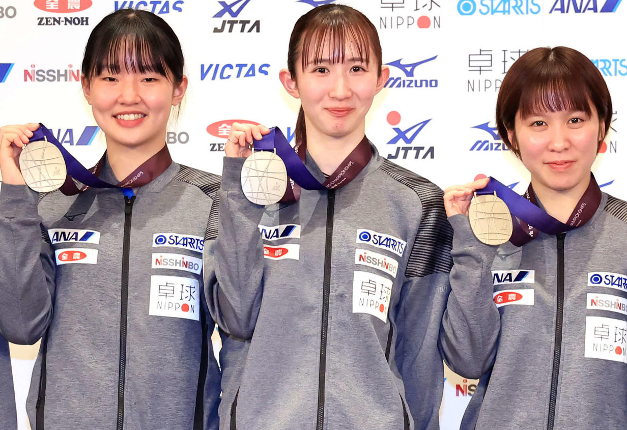 左から張本美和、早田ひな、平野美宇（2024年2月撮影）