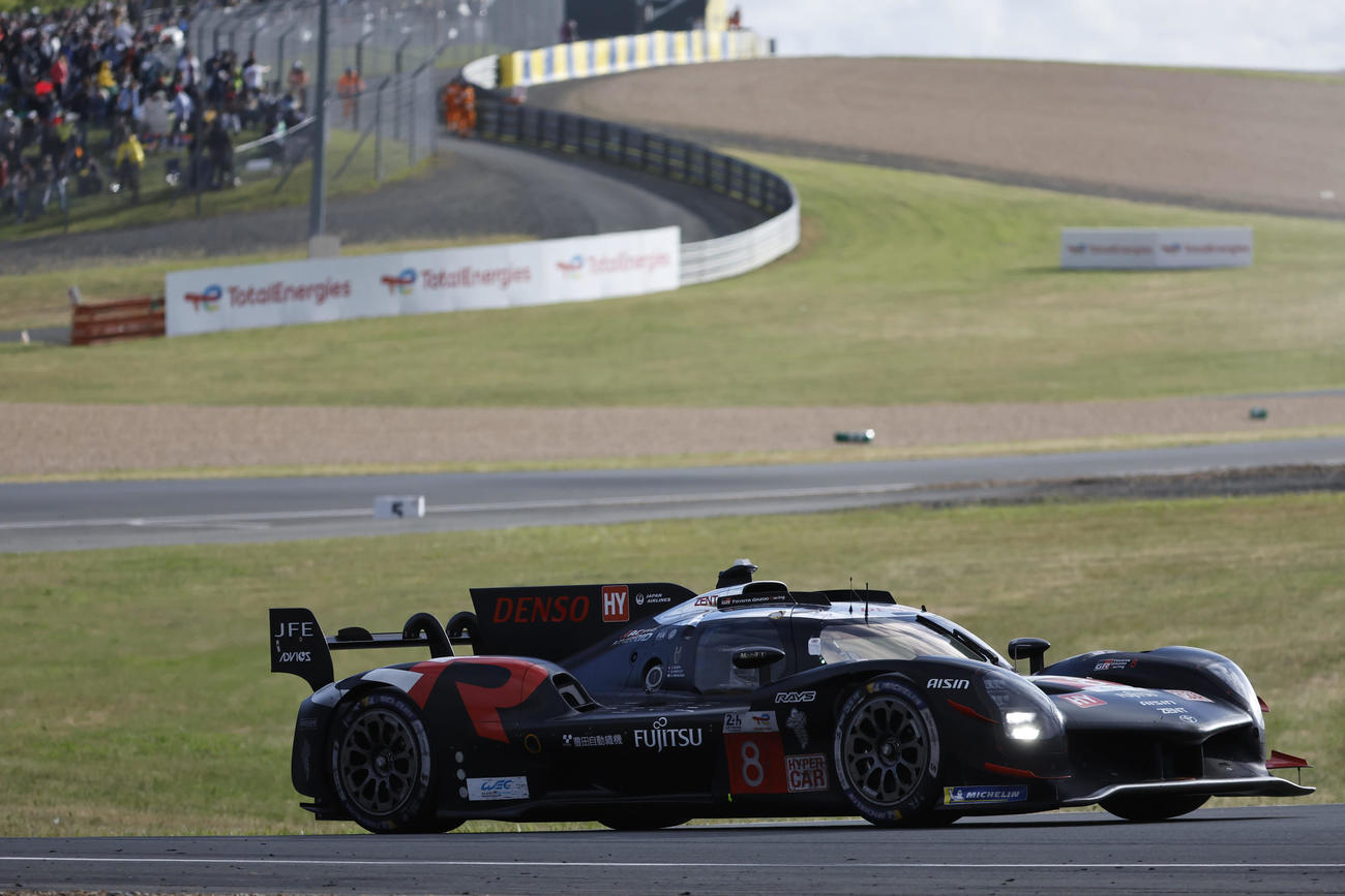 トヨタ8号車（AP)