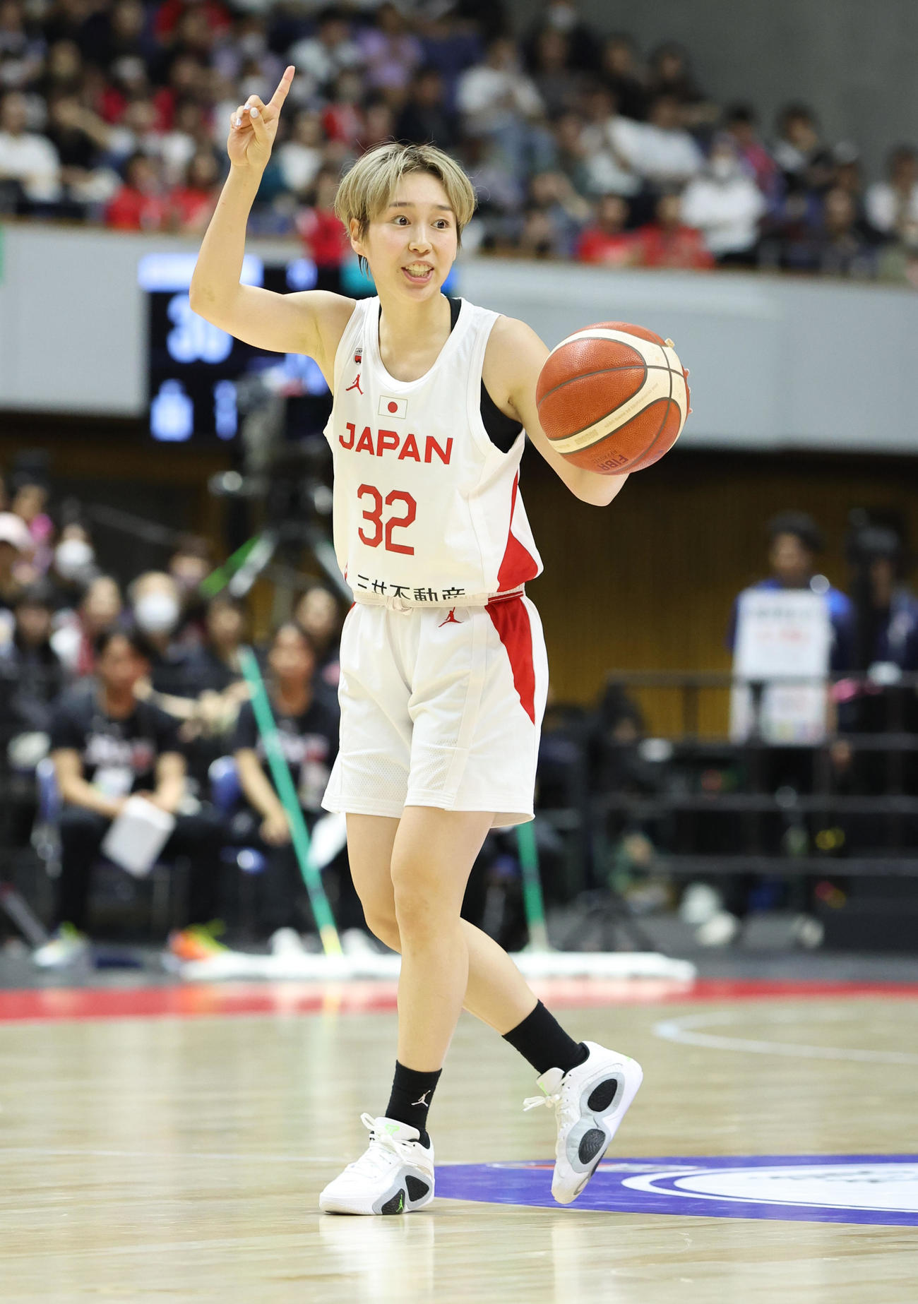 日本対オーストラリア　第2Q、指示を出す宮崎（撮影・佐藤翔太）
