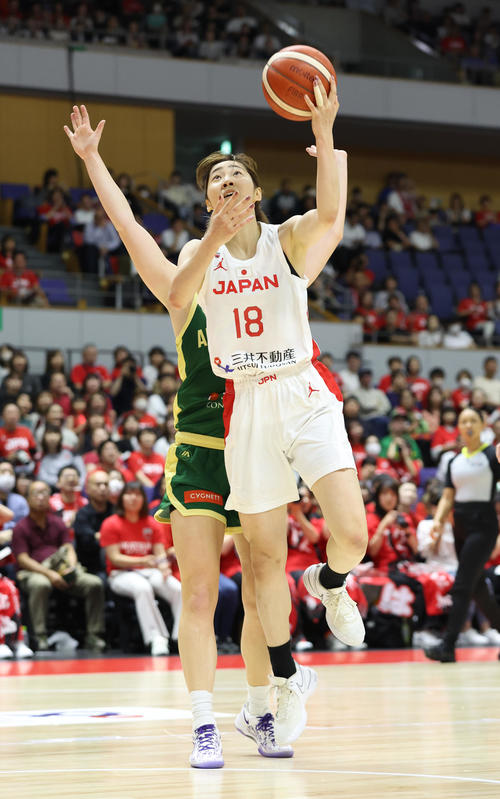 日本対オーストラリア　第1Q、シュートを決める野口（撮影・佐藤翔太）