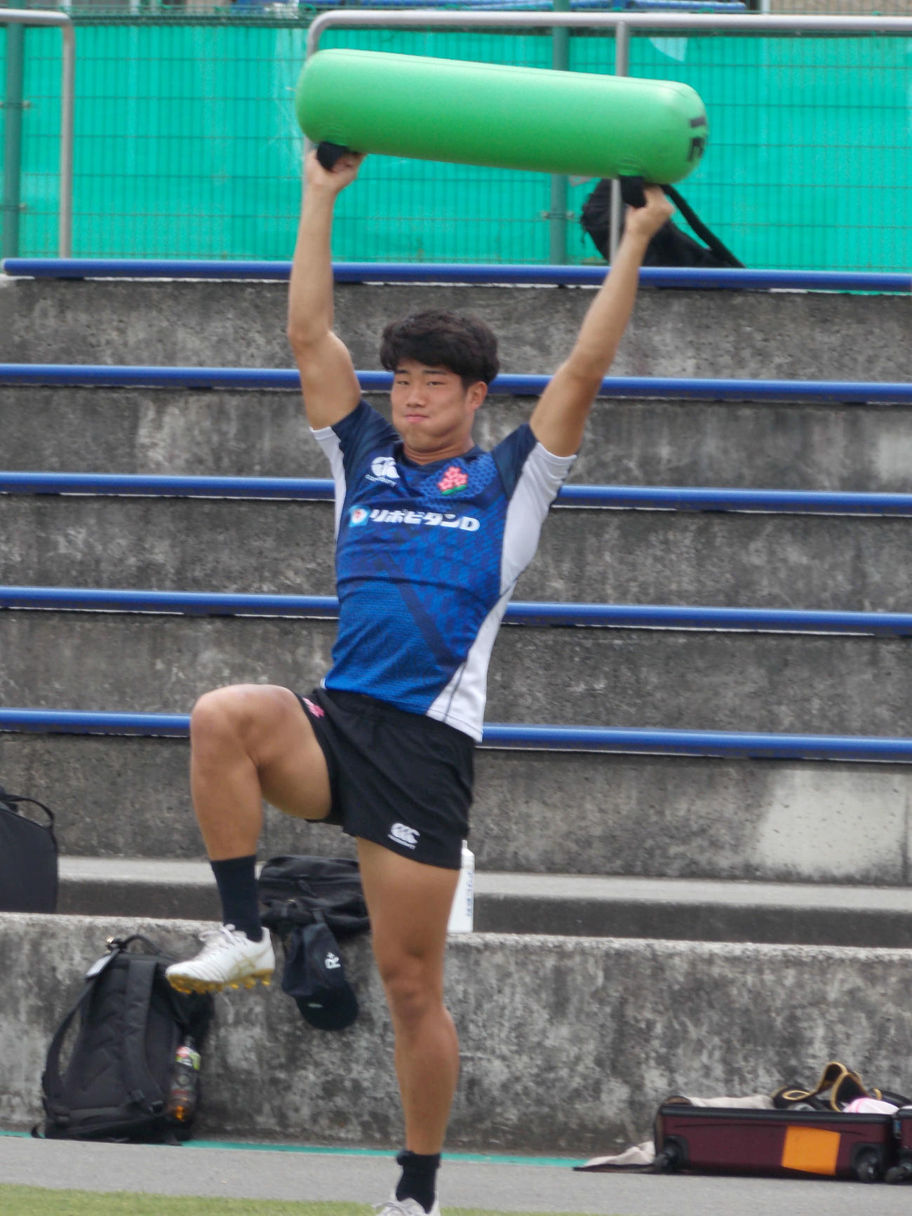 イングランド戦2日前の練習で汗を流す日本代表FB矢崎（撮影・松本航）