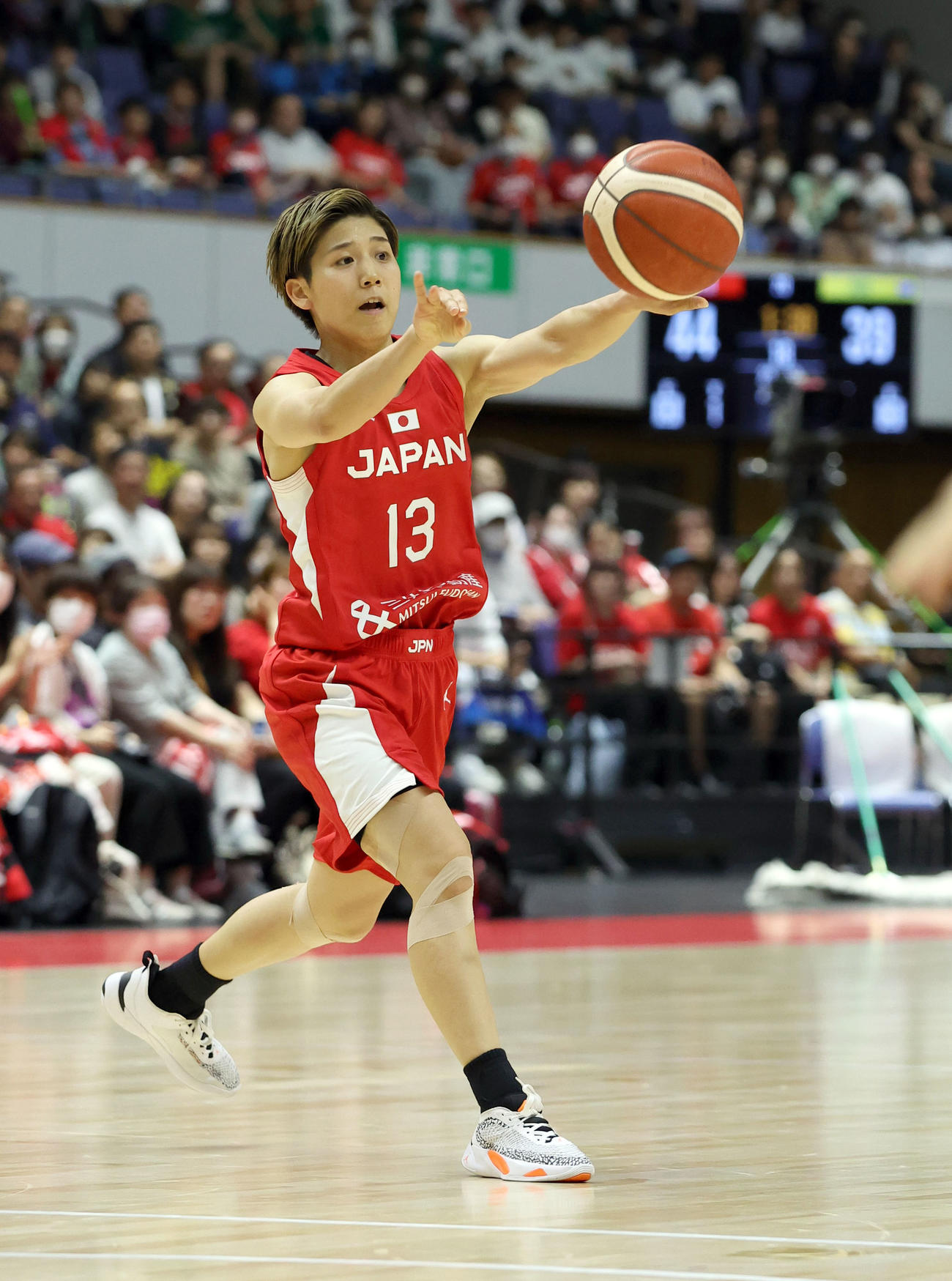日本対オーストラリア　第3Q、パスを出す町田（撮影・佐藤翔太）