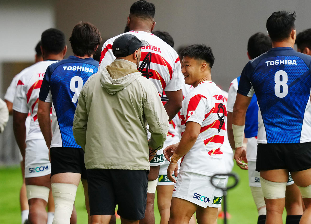 前日練習でリラックスした表情を見せる日本の斎藤（中央右）（撮影・垰建太）