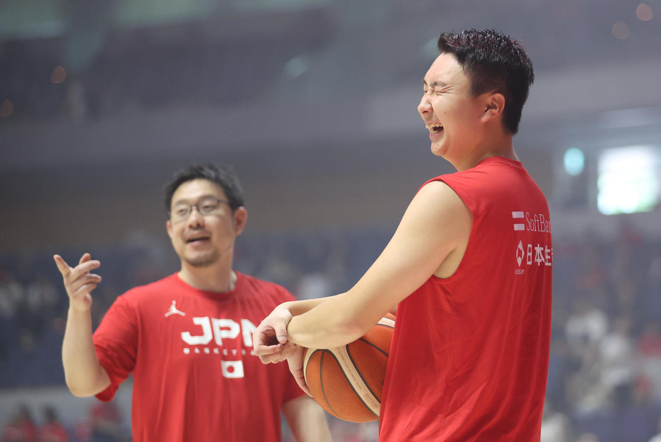 日本対オーストラリア　試合前、笑顔を見せる富永（撮影・佐藤翔太）