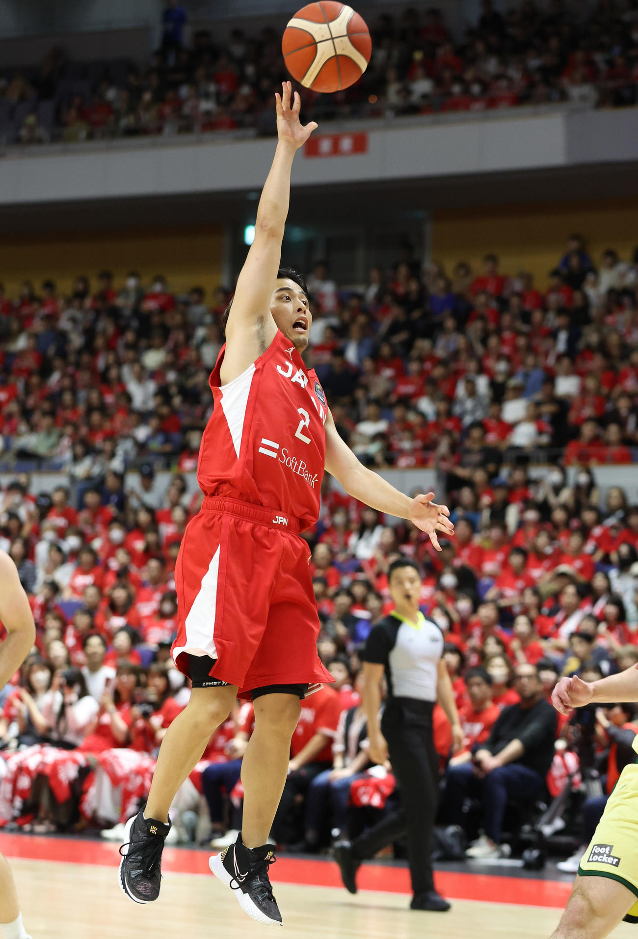 日本対オーストラリア　第3Q、シュートを決める富樫（撮影・佐藤翔太）
