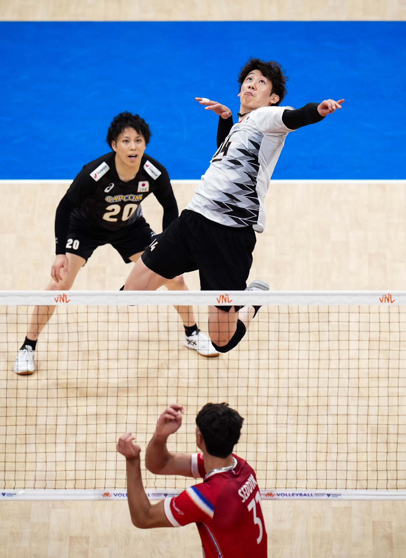 日本対フランス　アタックする石川（C）FIVB