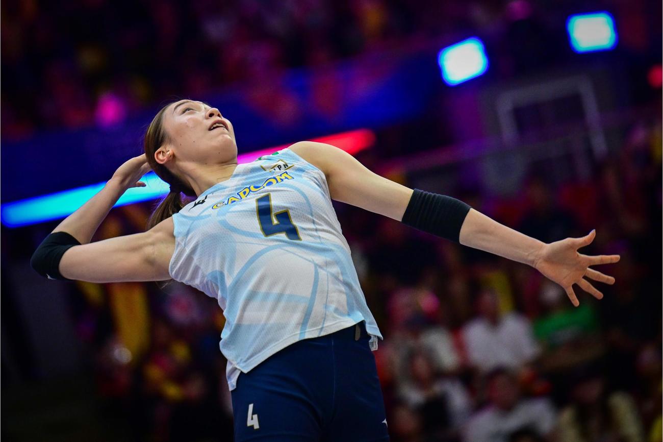 日本対イタリアスパイクを放つ石川（C）FIVB
