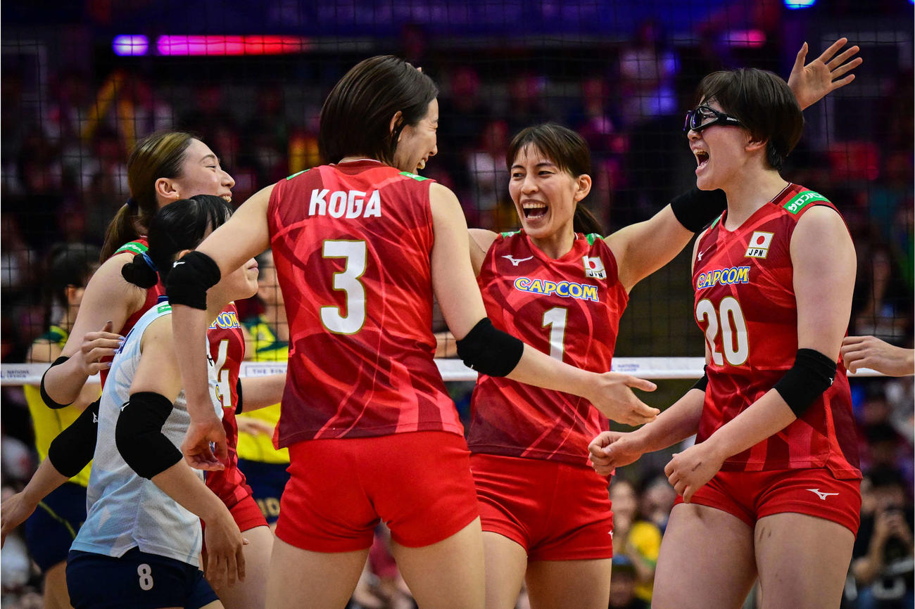 得点を喜ぶ女子日本代表（C）FIVB