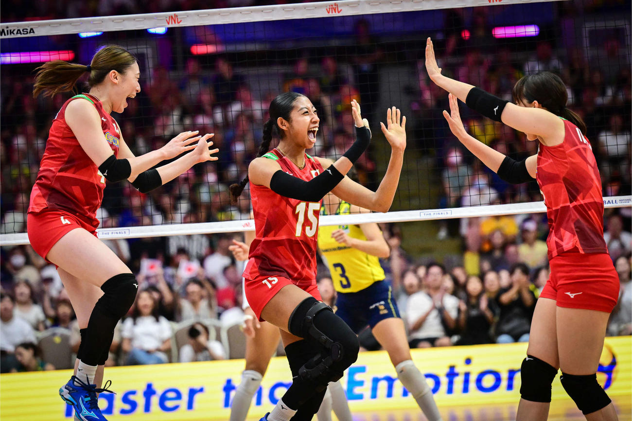 得点を喜ぶ女子日本代表（C）FIVB