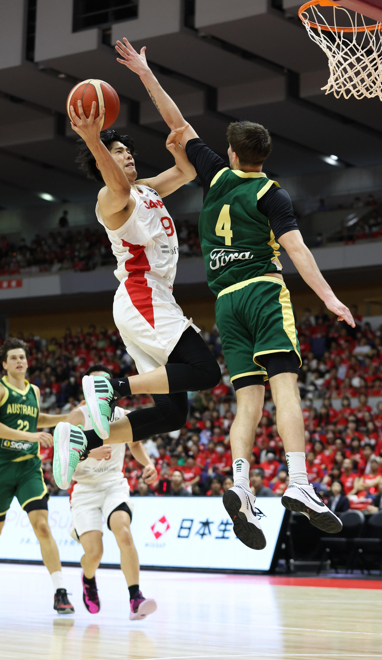 日本対オーストラリア　第2Q、シュートを決める吉井（撮影・佐藤翔太）