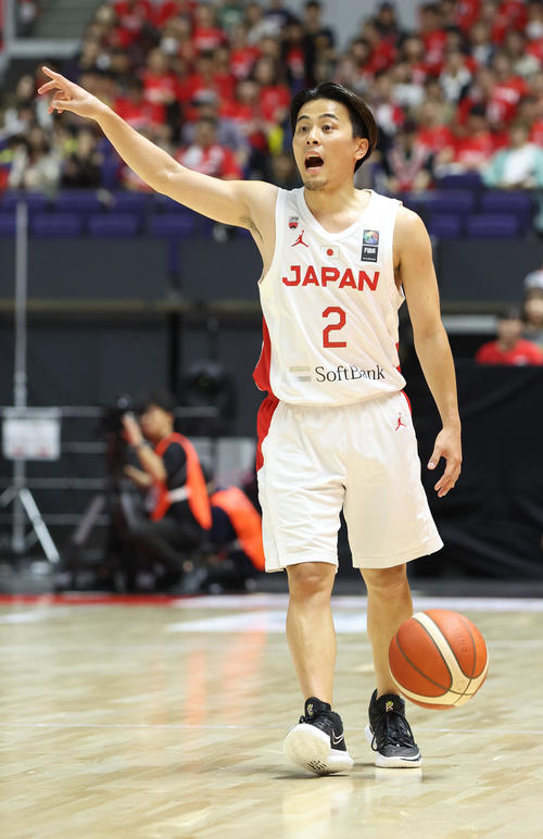 日本対オーストラリア　第4Q、指示を出す富樫（撮影・佐藤翔太）