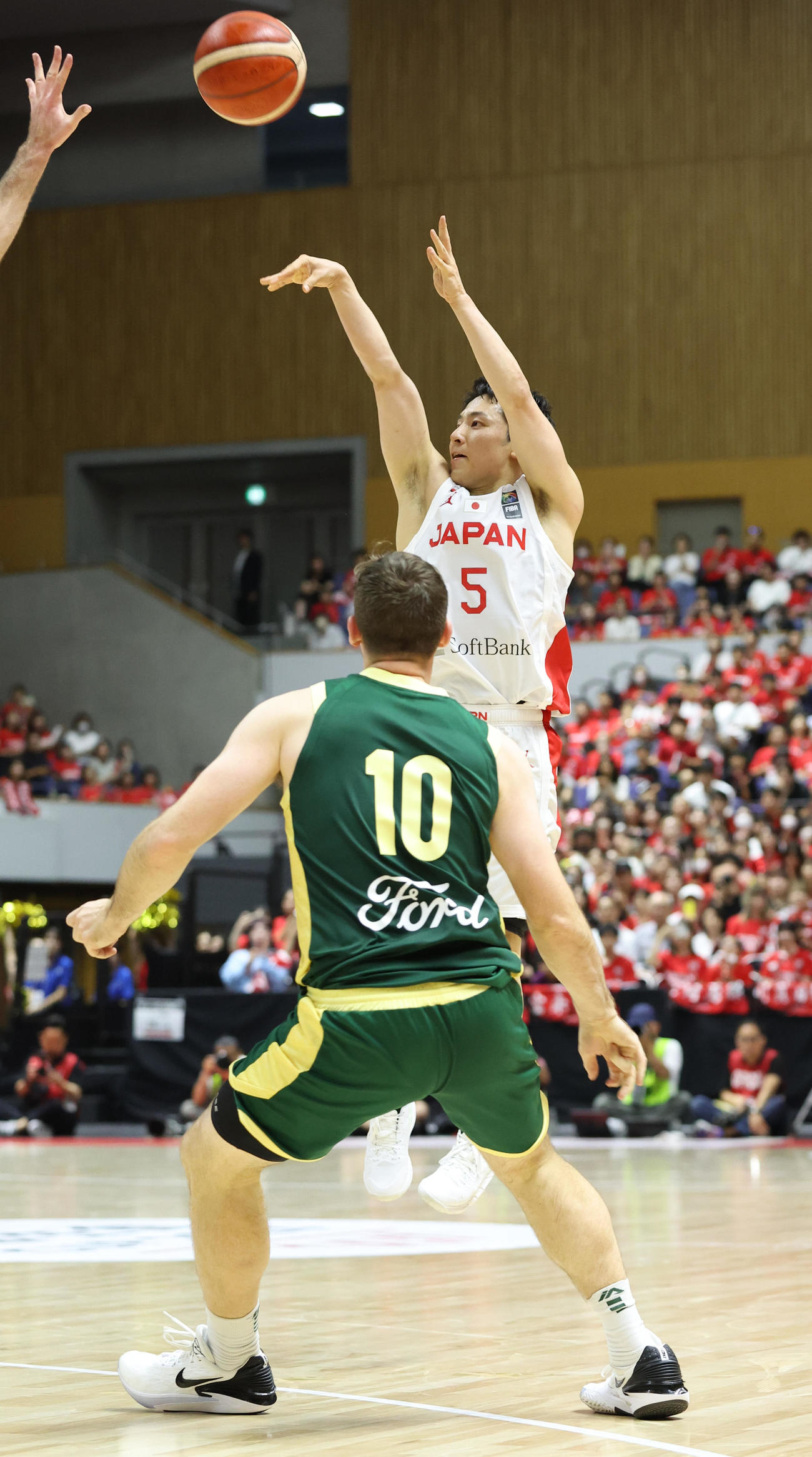 日本対オーストラリア　第4Q、同点となる3点シュートを決める河村（撮影・佐藤翔太）