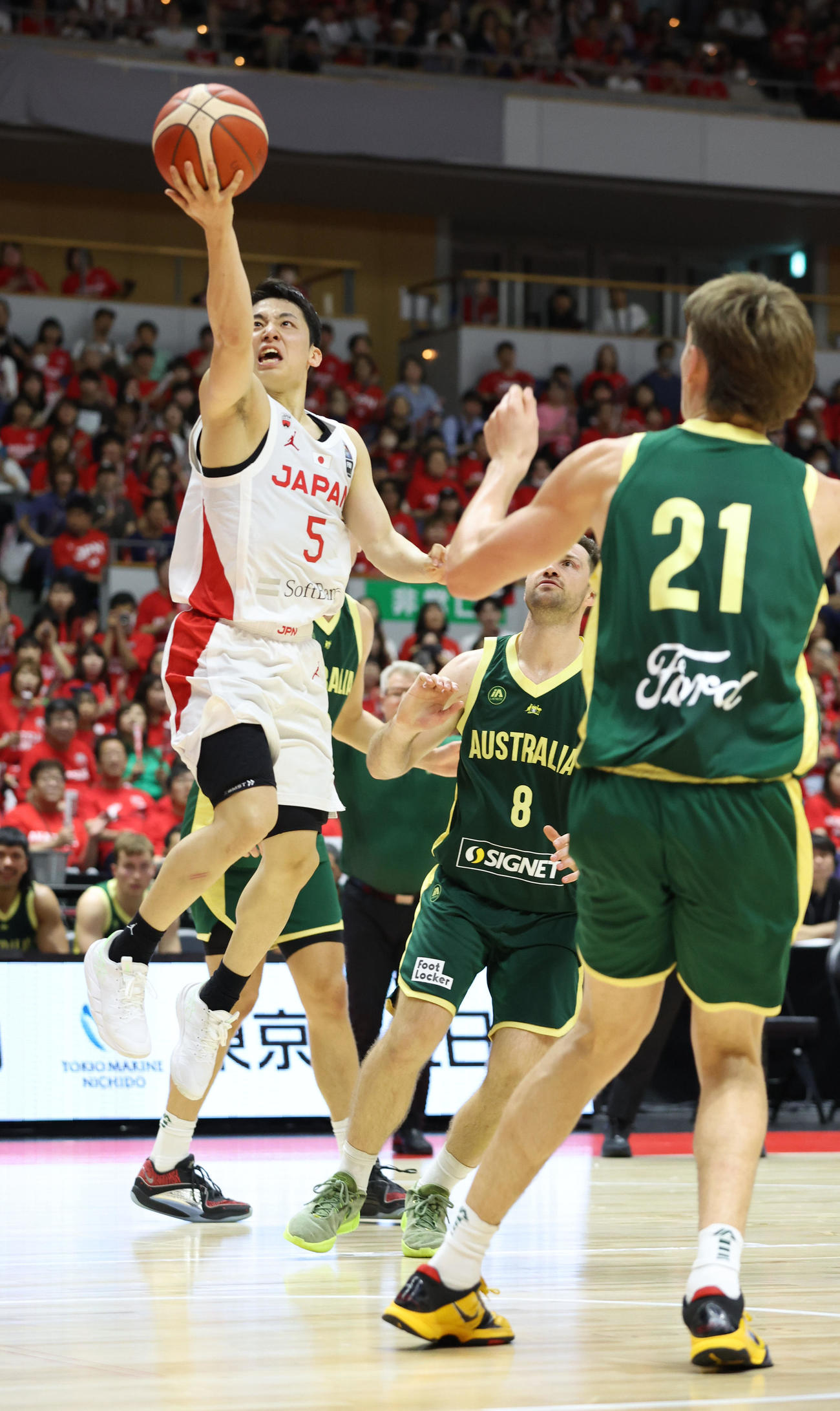 日本対オーストラリア　第4Q、シュートを決める河村（撮影・佐藤翔太）