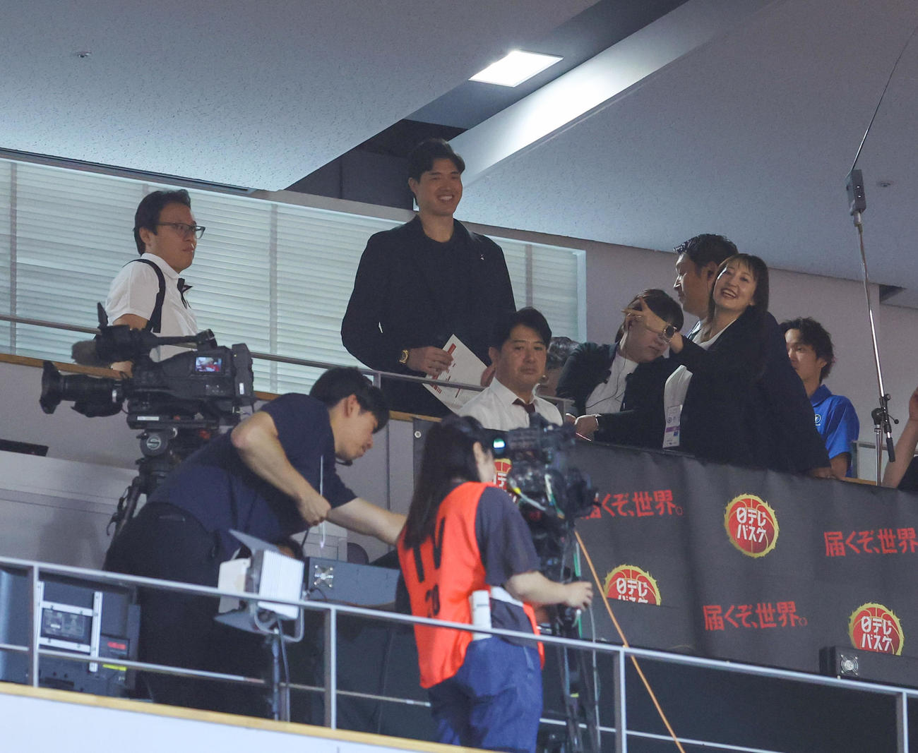 日本対オーストラリア　試合前、会場に姿を見せる渡辺雄太（撮影・佐藤翔太）