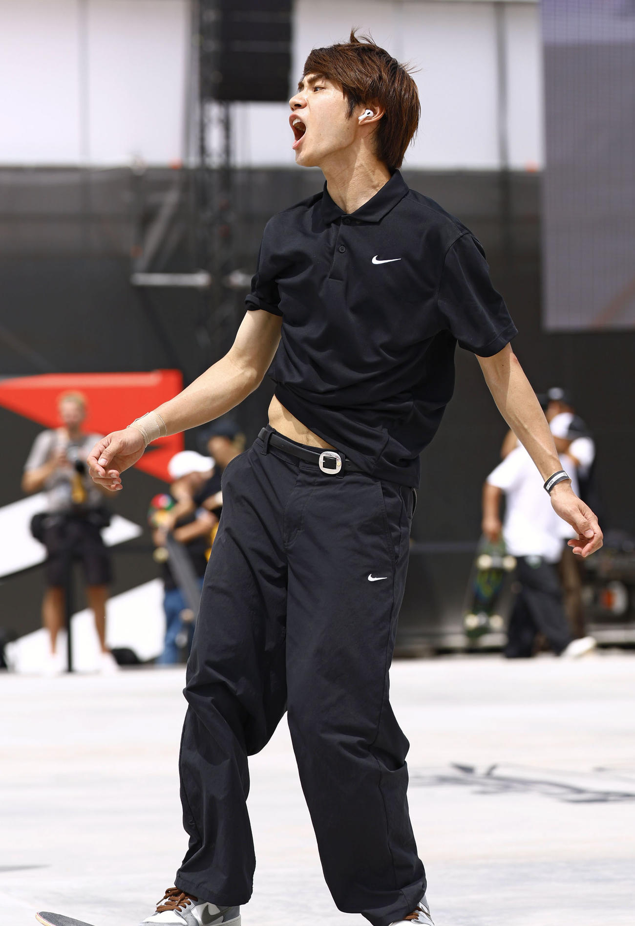 男子ストリート決勝　着地し雄たけびを上げる堀米雄斗（共同）
