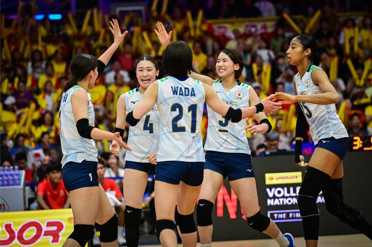 日本対イタリア　得点を決め喜ぶ日本（C）FIVB
