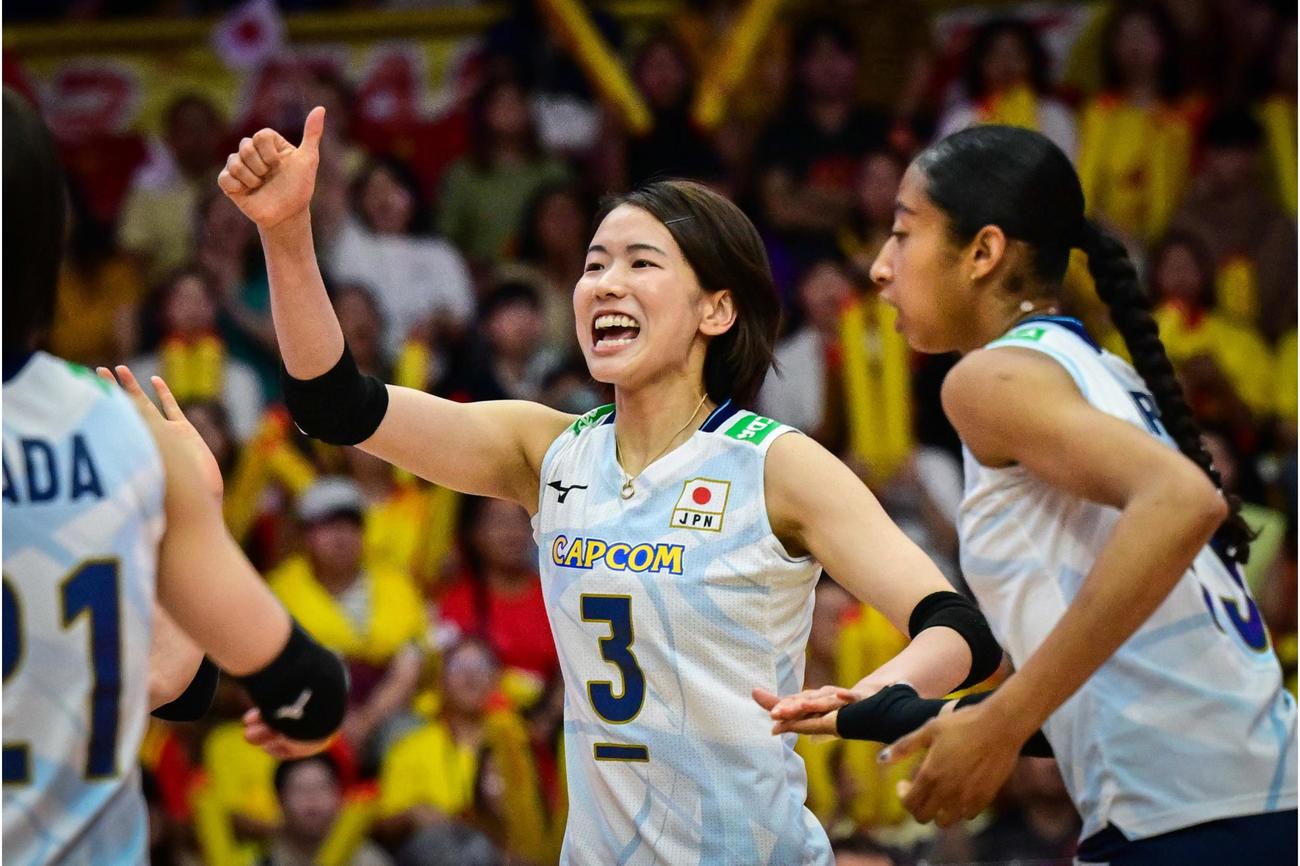 日本対イタリア　指示を出す古賀（C）FIVB