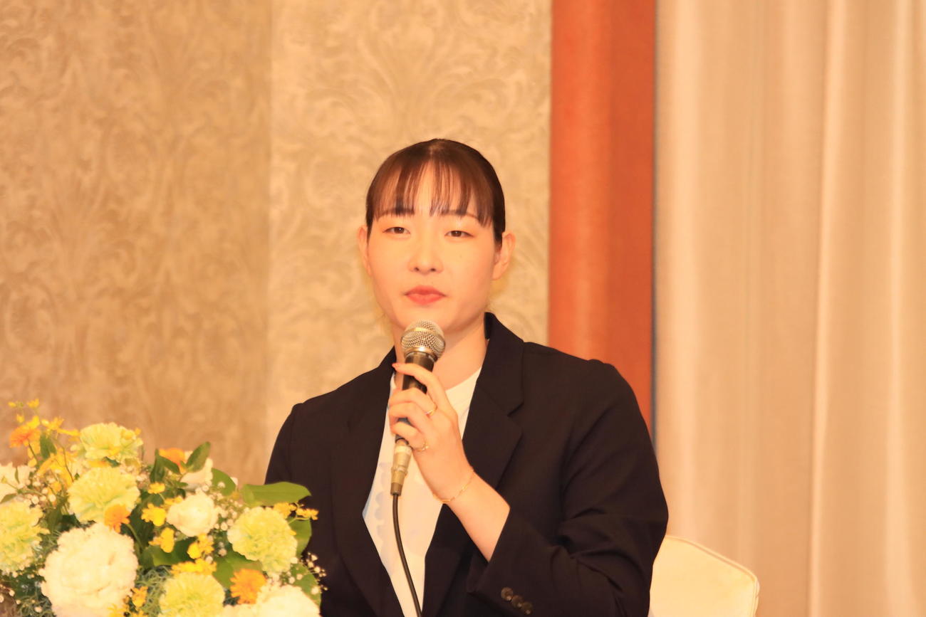 地元北海道での記者会見に出席したパリ五輪バドミントン女子ダブルス代表の松本（撮影・保坂果那）