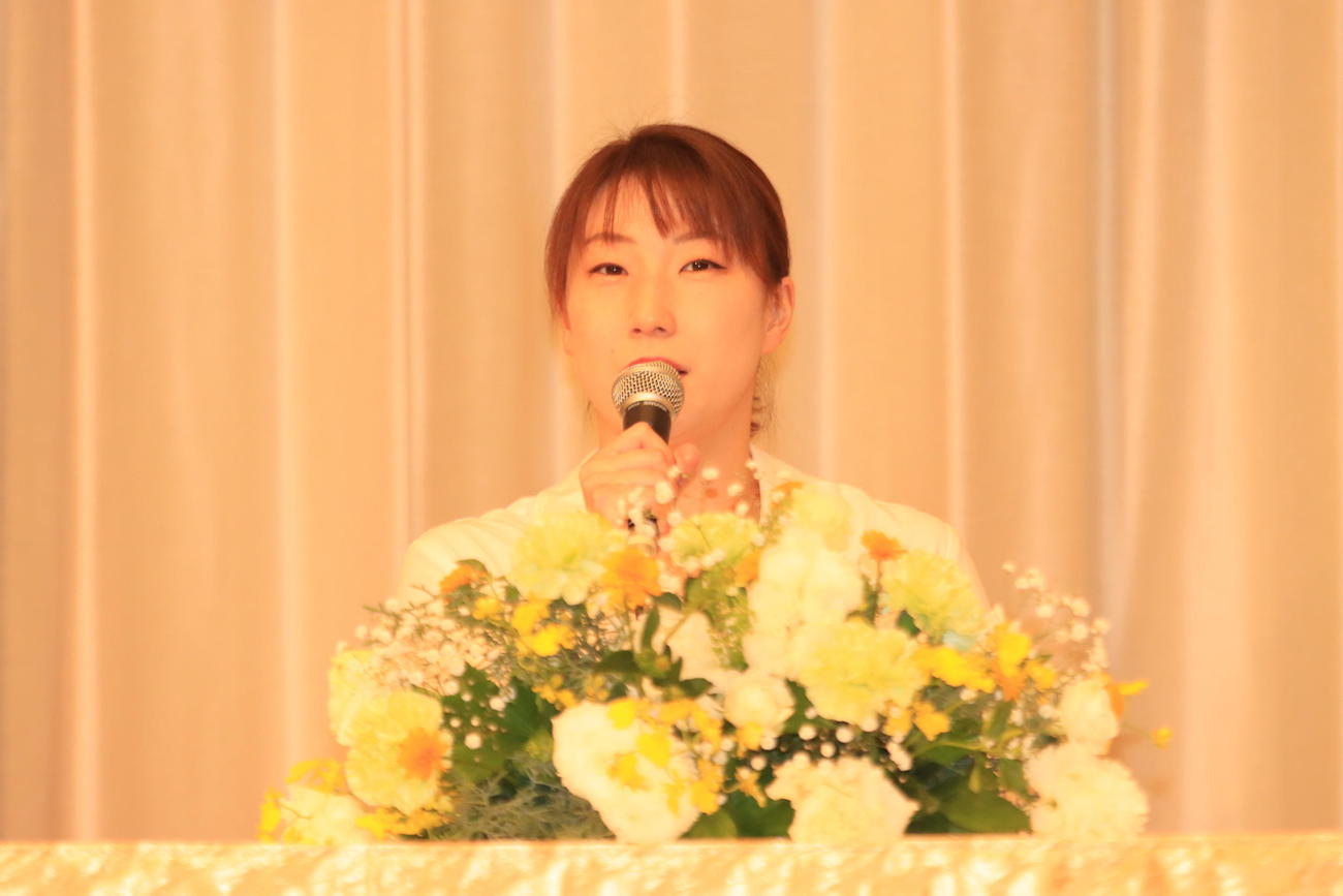 地元北海道での記者会見に出席したパリ五輪バドミントン混合ダブルス代表の東野（撮影・保坂果那）