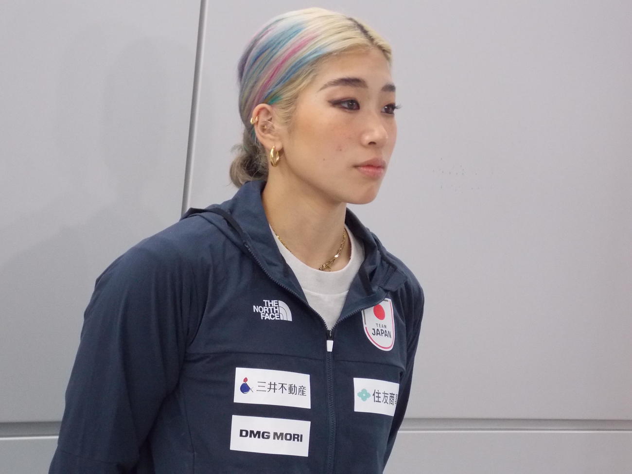 パリ五輪出場権をつかみ、成田空港に帰国した野中生萌（撮影・松本航）