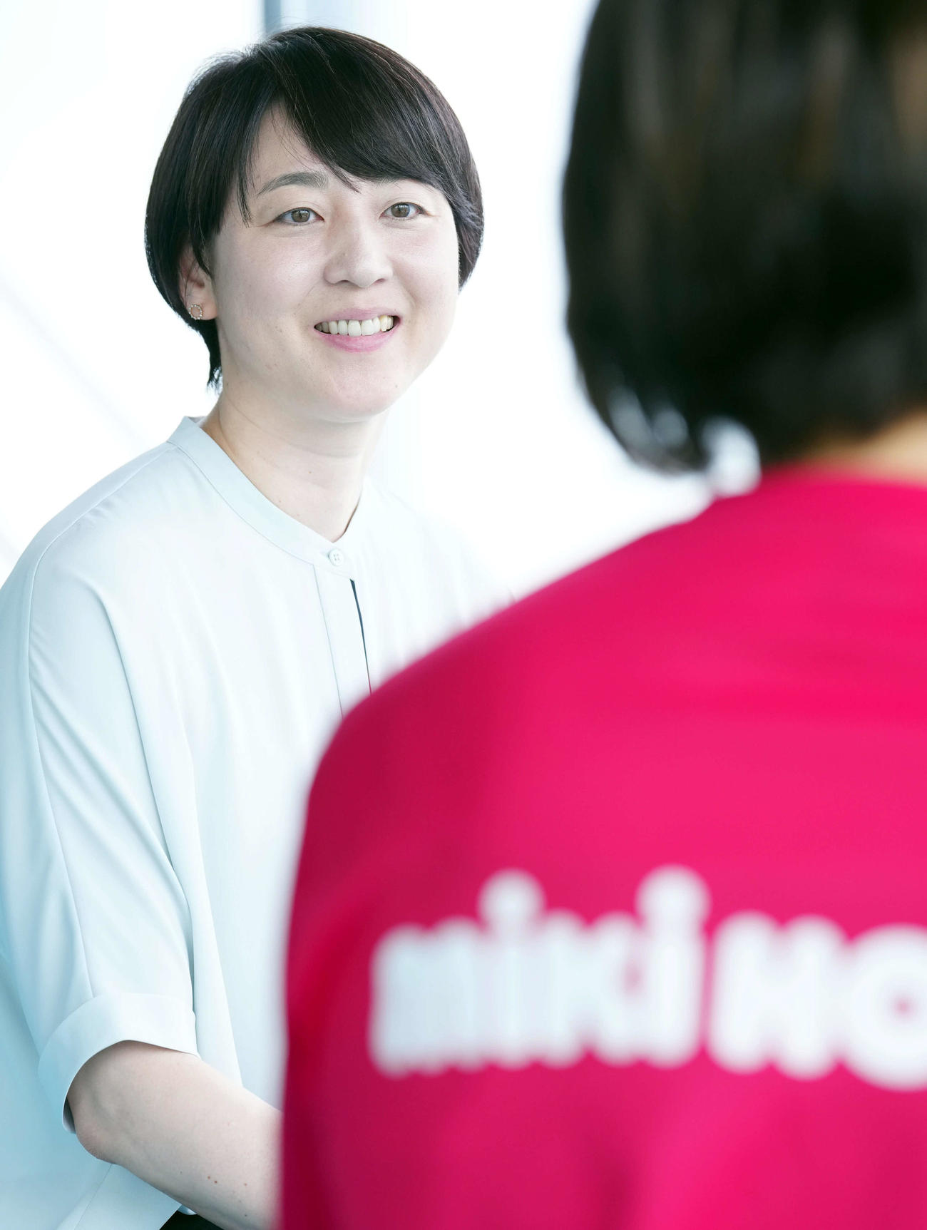 競泳の鈴木聡美との対談で笑顔を見せる萩原智子さん（撮影・たえ見朱実）