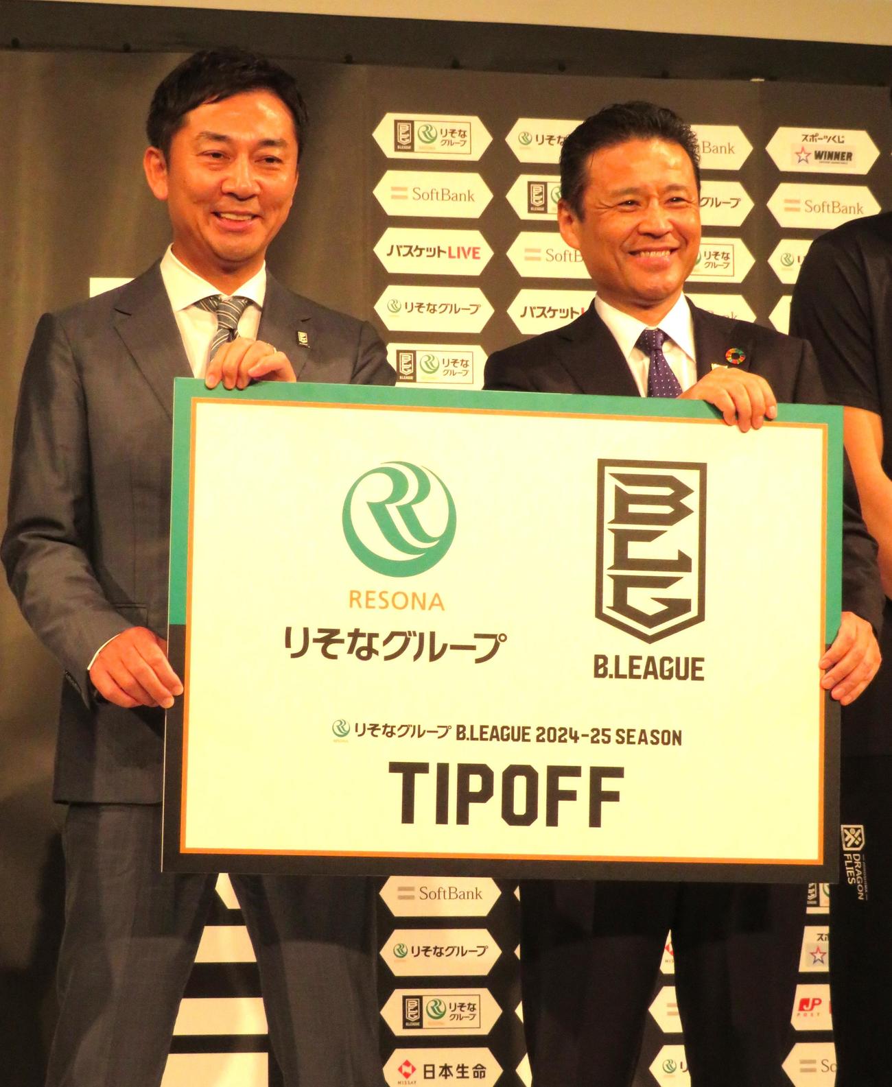 会見に出席した、島田慎二チェアマンと南昌宏CEO（右）（撮影・峯岸佑樹）