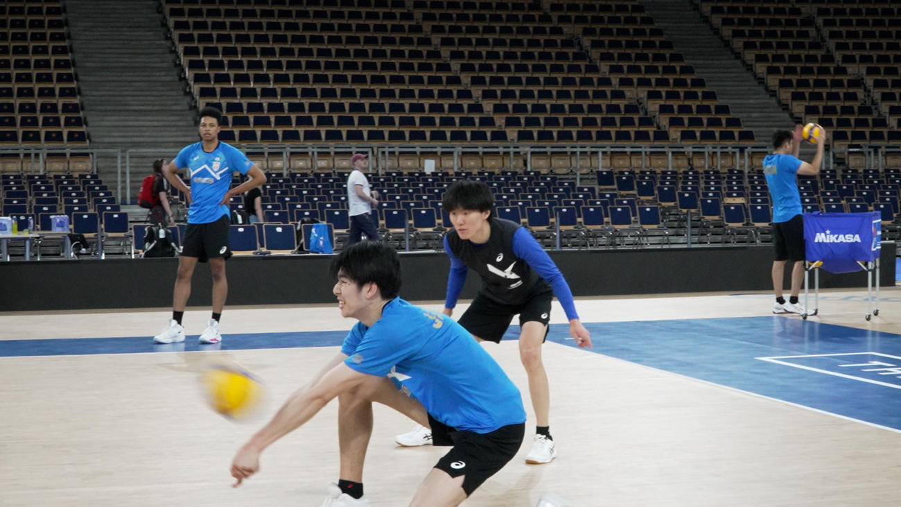 会場練習をする代表選手（C）JVA
