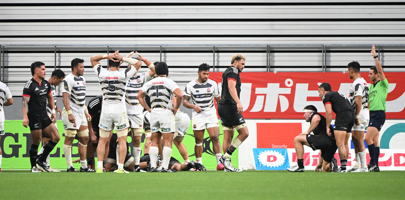 APAN XV対マオリ・オールブラックス　後半、マオリ・オールブラックスにトライを奪われるAPAN XV（撮影・和賀正仁）