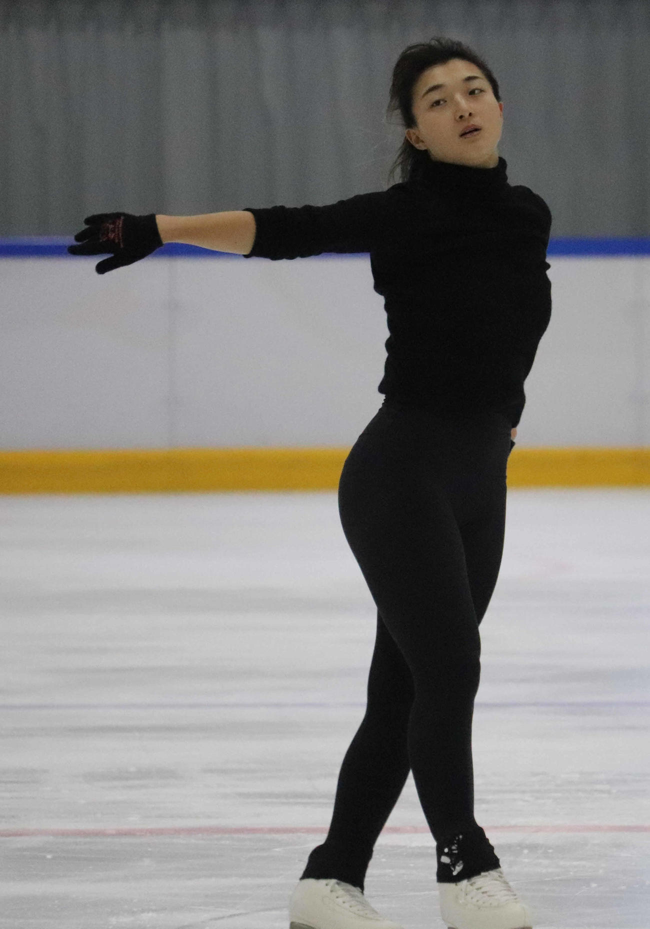 氷上練習をする坂本花織（撮影・竹本穂乃加）＝2024年7月6日、大阪・関空アイスアリーナ