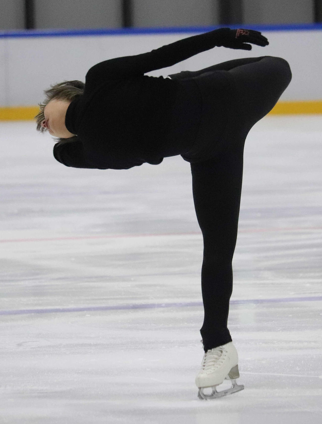 氷上練習をする坂本花織（撮影・竹本穂乃加）＝2024年7月6日、大阪・関空アイスアリーナ