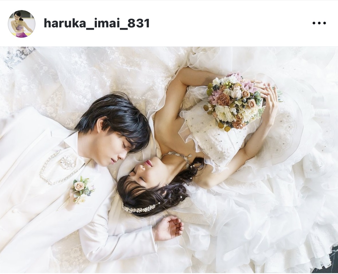 中村優さん（左）との結婚を発表した今井遥さん（今井遥さんのインスタグラムから）