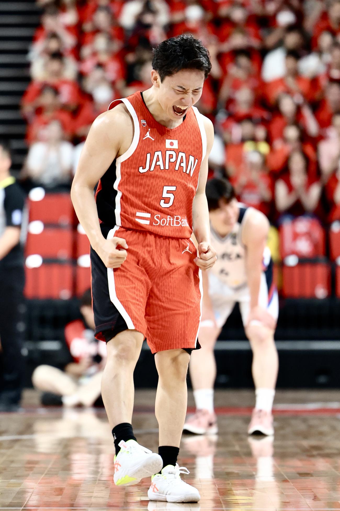 国際強化試合　日本対韓国　第3Q、ポイント差をつけ雄たけびを上げる河村（撮影・河田真司）