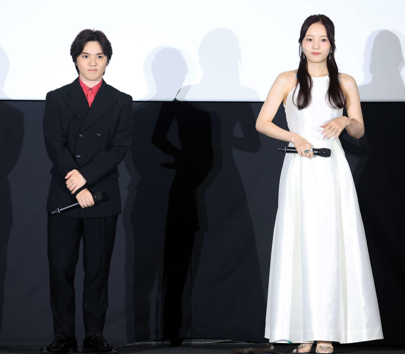 「ワンピース・オン・アイス～エピソード・オブ・アラバスタ～」再演決定記念上映会の舞台あいさつに登場した宇野昌磨さん（左）と本田真凜さん（撮影・浅見桂子）
