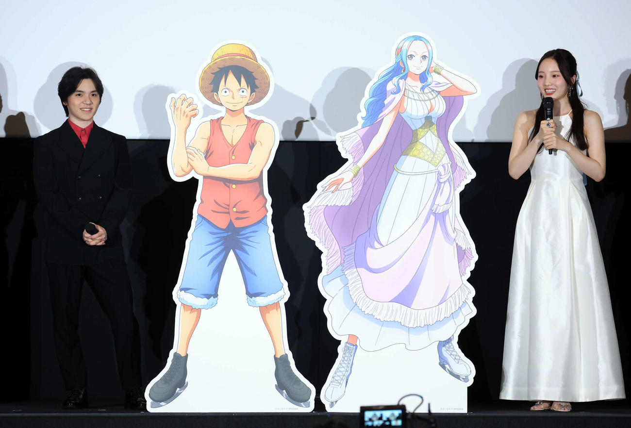 「ワンピース・オン・アイス～エピソード・オブ・アラバスタ～」再演決定記念上映会の舞台あいさつに登場した宇野昌磨さん（左）と本田真凜さん（撮影・浅見桂子）