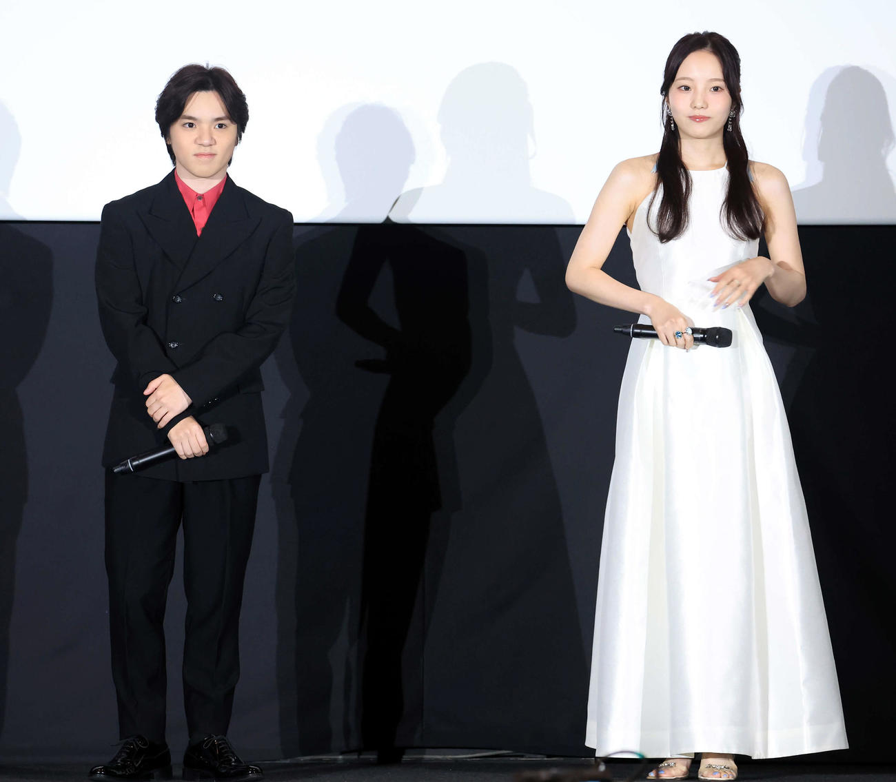 「ワンピース・オン・アイス～エピソード・オブ・アラバスタ～」再演決定記念上映会の舞台あいさつに登場した宇野昌磨さん（左）と本田真凜さん（撮影・浅見桂子）