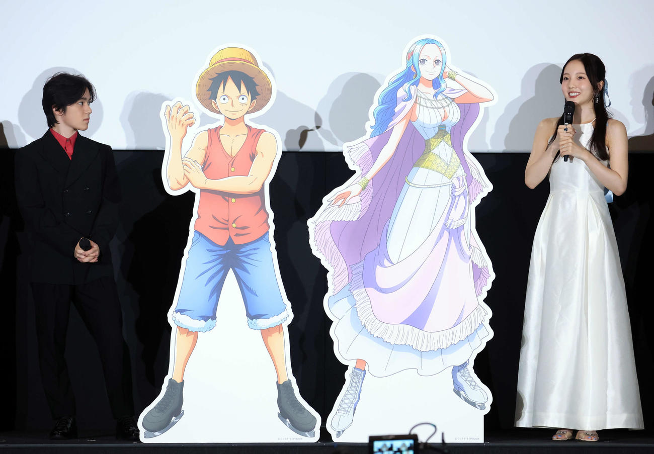 「ワンピース・オン・アイス～エピソード・オブ・アラバスタ～」再演決定記念上映会の舞台あいさつに登場した宇野昌磨さん（左）と本田真凜さん（撮影・浅見桂子）