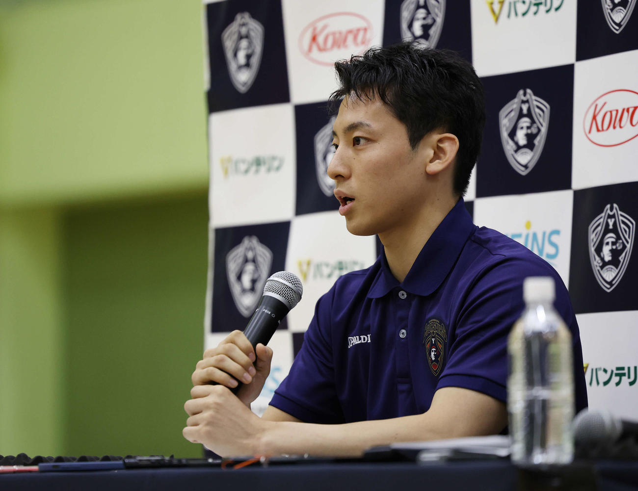 NBAグリズリーズとのエグジビット10契約に合意し質問に答える横浜BC河村（撮影・宮地輝）