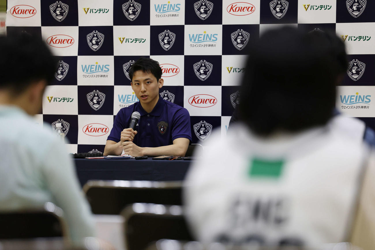 NBAグリズリーズとのエグジビット10契約に合意し質問に答える横浜BC河村（撮影・宮地輝）