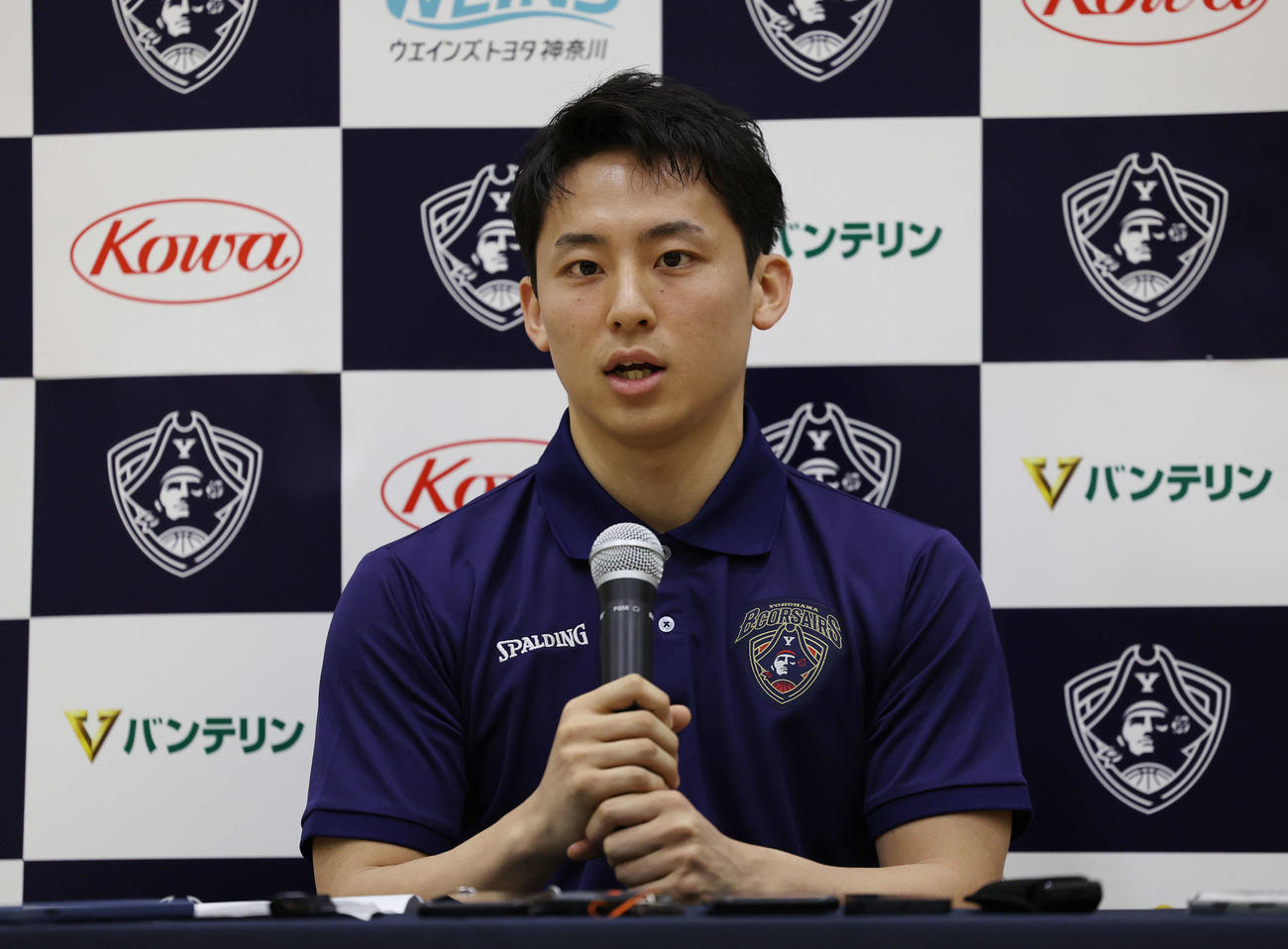 NBAグリズリーズとのエグジビット10契約に合意しあいさつする横浜BC河村（撮影・宮地輝）
