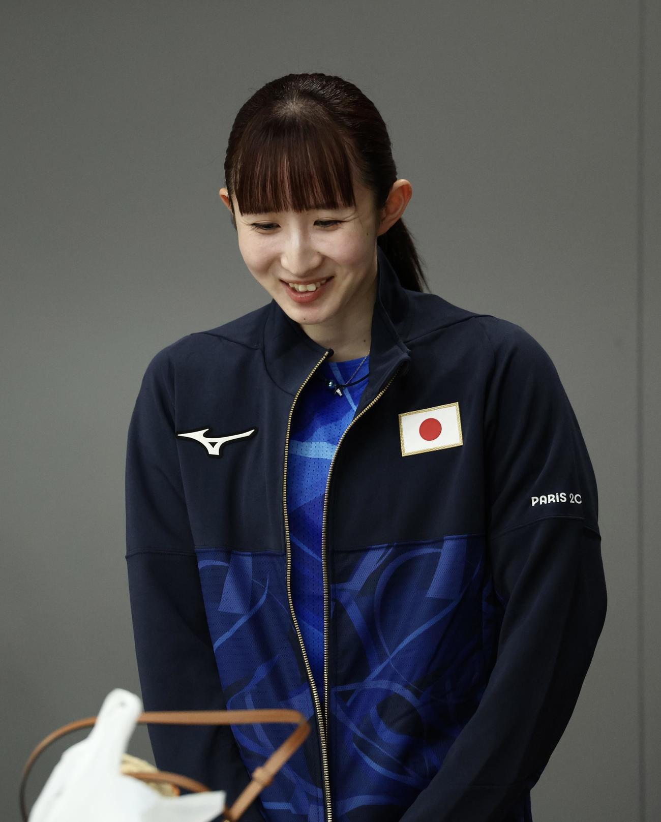 練習会場に姿を見せる女子日本代表の早田（撮影・河田真司）